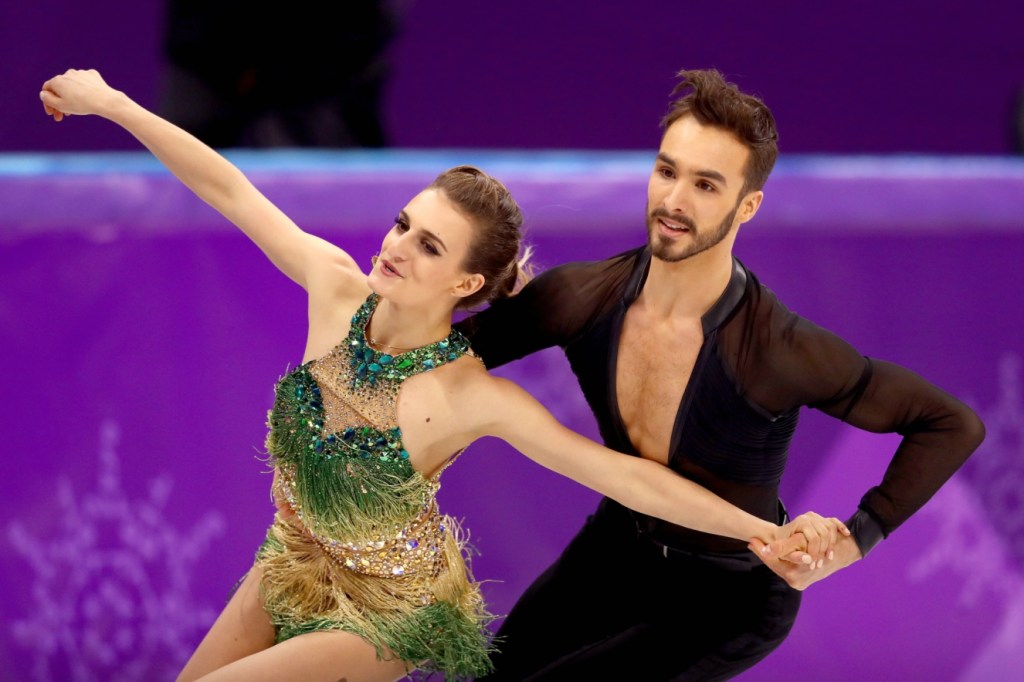 Gabriella Papadakis e Guillaume Cizeron patinação no gelo