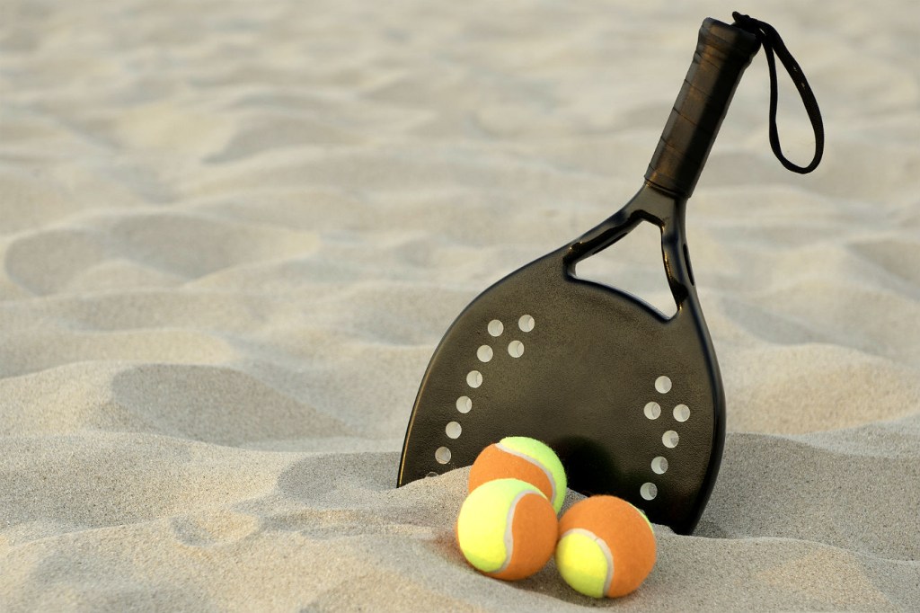 Beach tennis: o esporte que une vôlei de praia, tênis e badminton