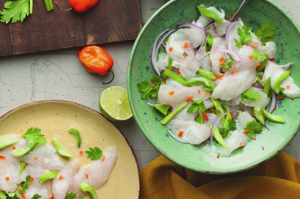 Ceviche de robalo é uma entrada proteica e refrescante