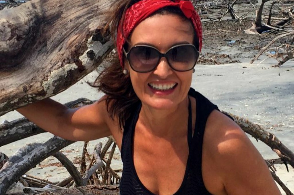 Famosas acima dos 50 anos provam que não há idade para o biquíni