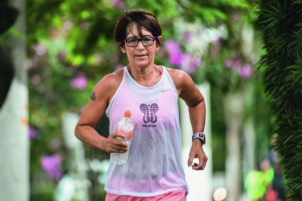 Neide Santos usa a corrida para afastar jovens da marginalidade