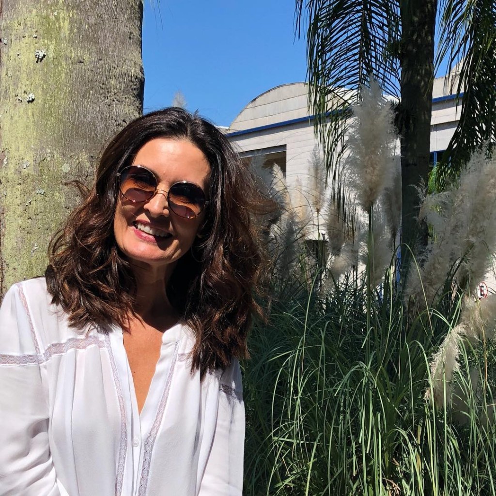 Fátima Bernardes surpreende em capa inédita de Boa Forma