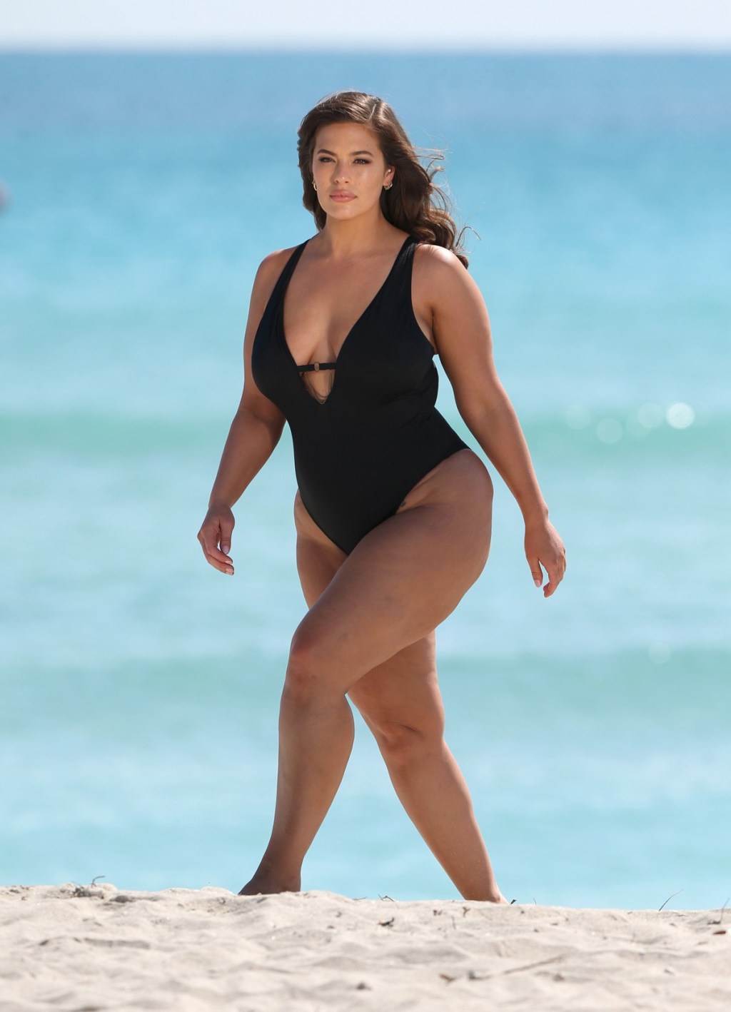 Por que a nova coleção de moda praia de Ashley Graham merece ser aplaudida