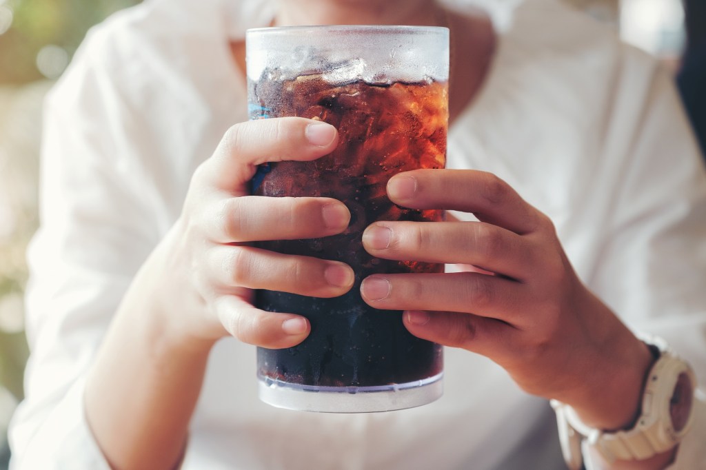4 efeitos negativos que o refrigerante zero tem sobre sua saúde