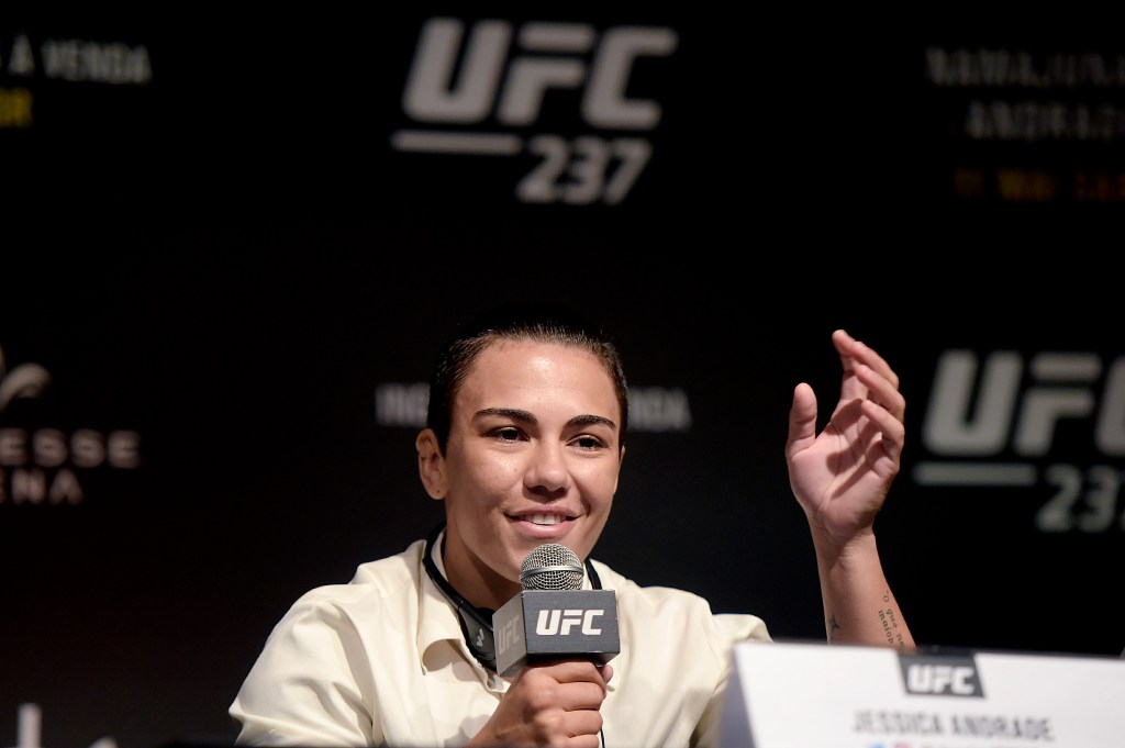 Como é a rotina da primeira brasileira a pisar no octógono do UFC