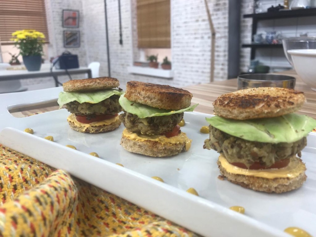 Dia do hambúrguer: receita vegana com cogumelos