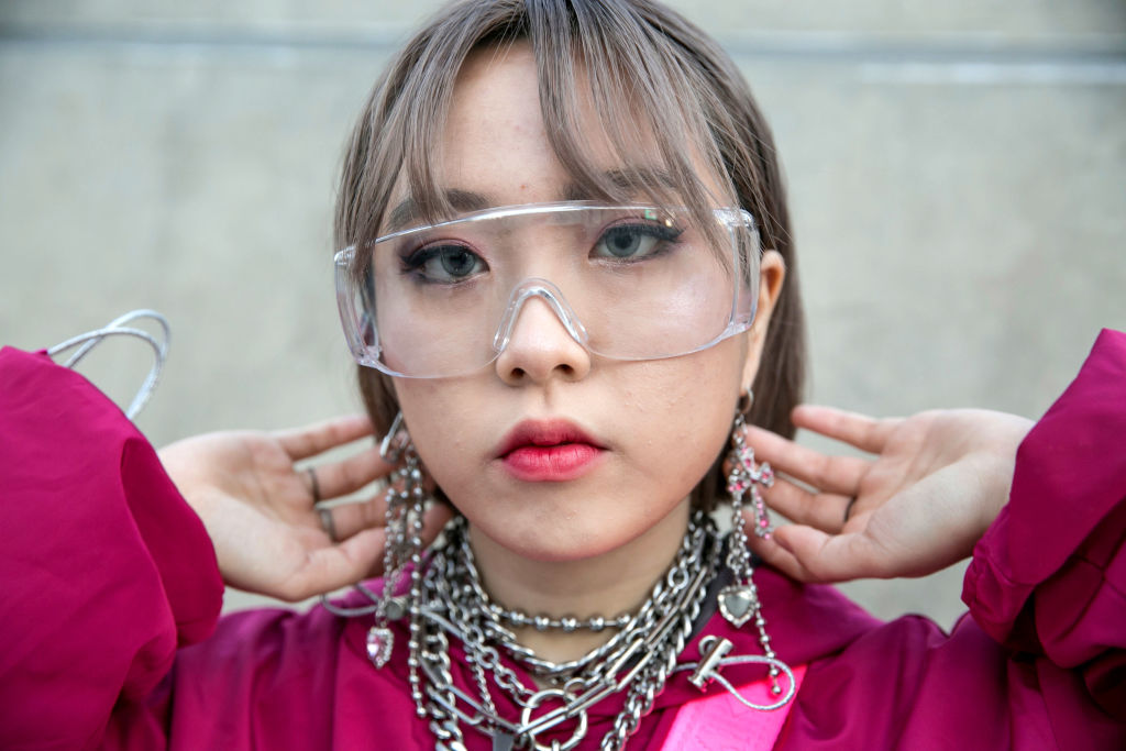 Cabelo branco antes dos 30: principais causas e possíveis soluções