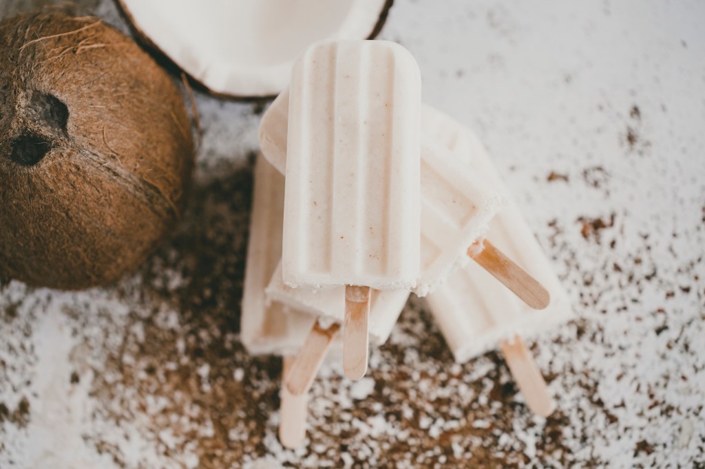 3 receitas com água de coco (tem até sorvete)