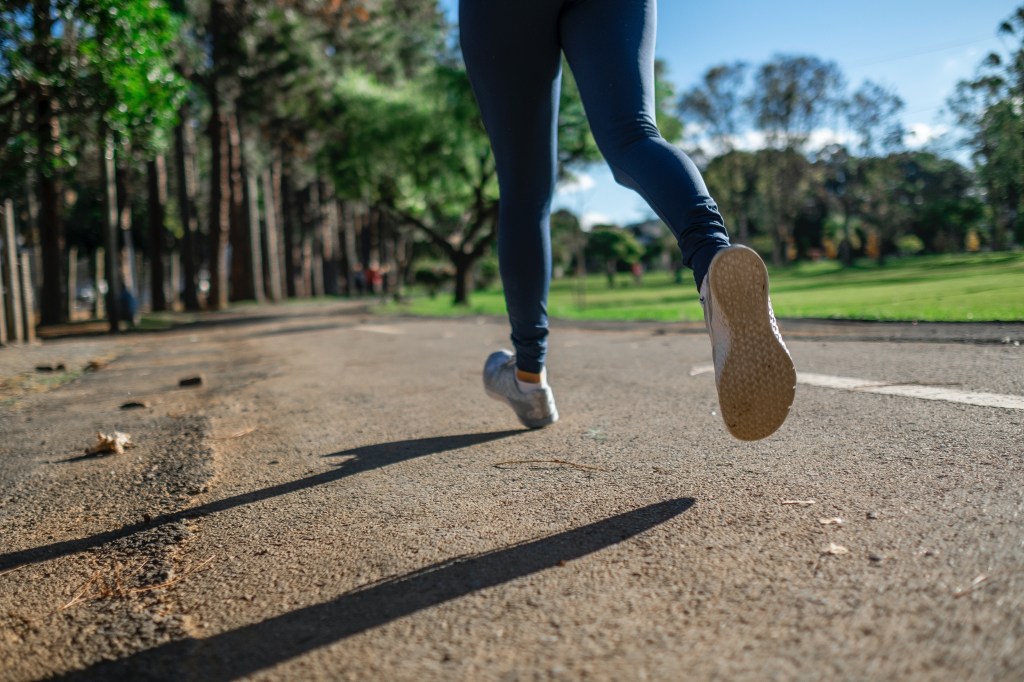 Correr na esteira: Quais as diferenças do asfalto?