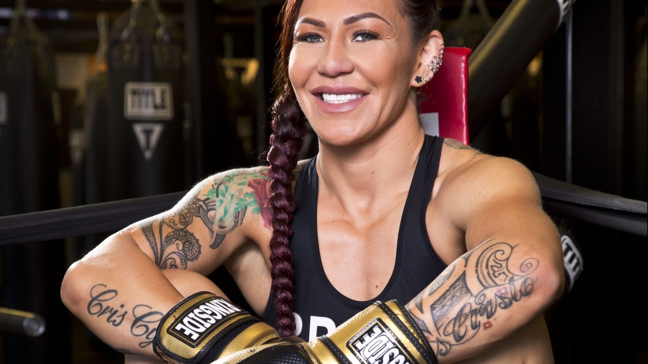 Cris Cyborg treinando