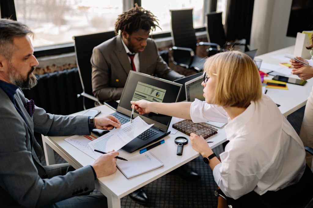 Como se deve conversar com gestores sobre um ambiente de trabalho tóxico