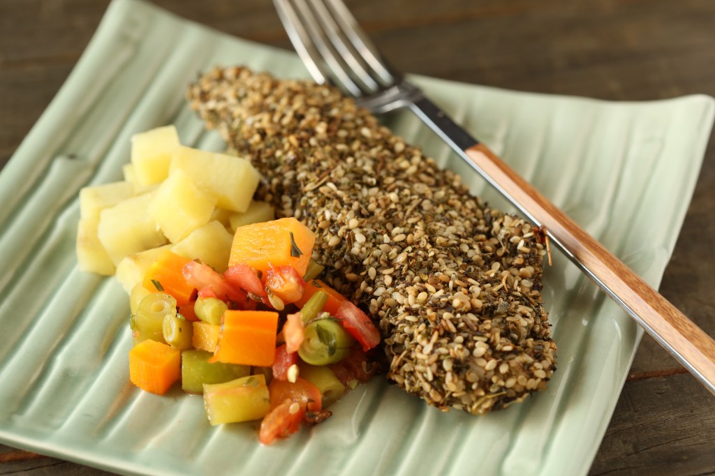 Salmão em crosta de chia Sob Medida Salmão em crosta de chia Sob Medida: opção slow carb