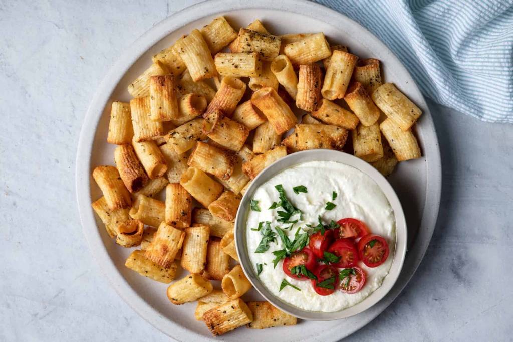 chips de macarrão na airfryer