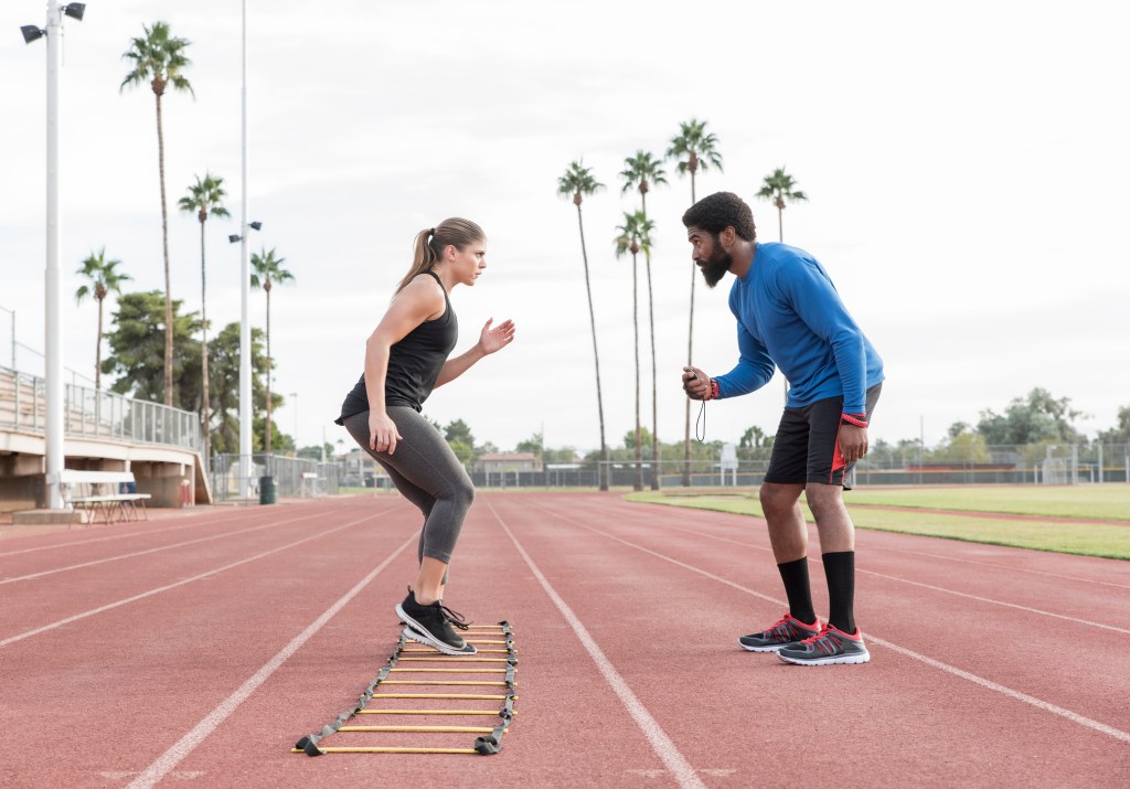 Em 2022, ter um personal trainer deixa de ser luxo: veja como escolher um