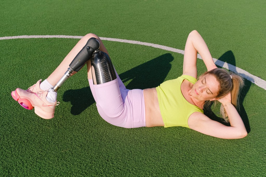 Como fazer abdominal russo e benefícios do exercício