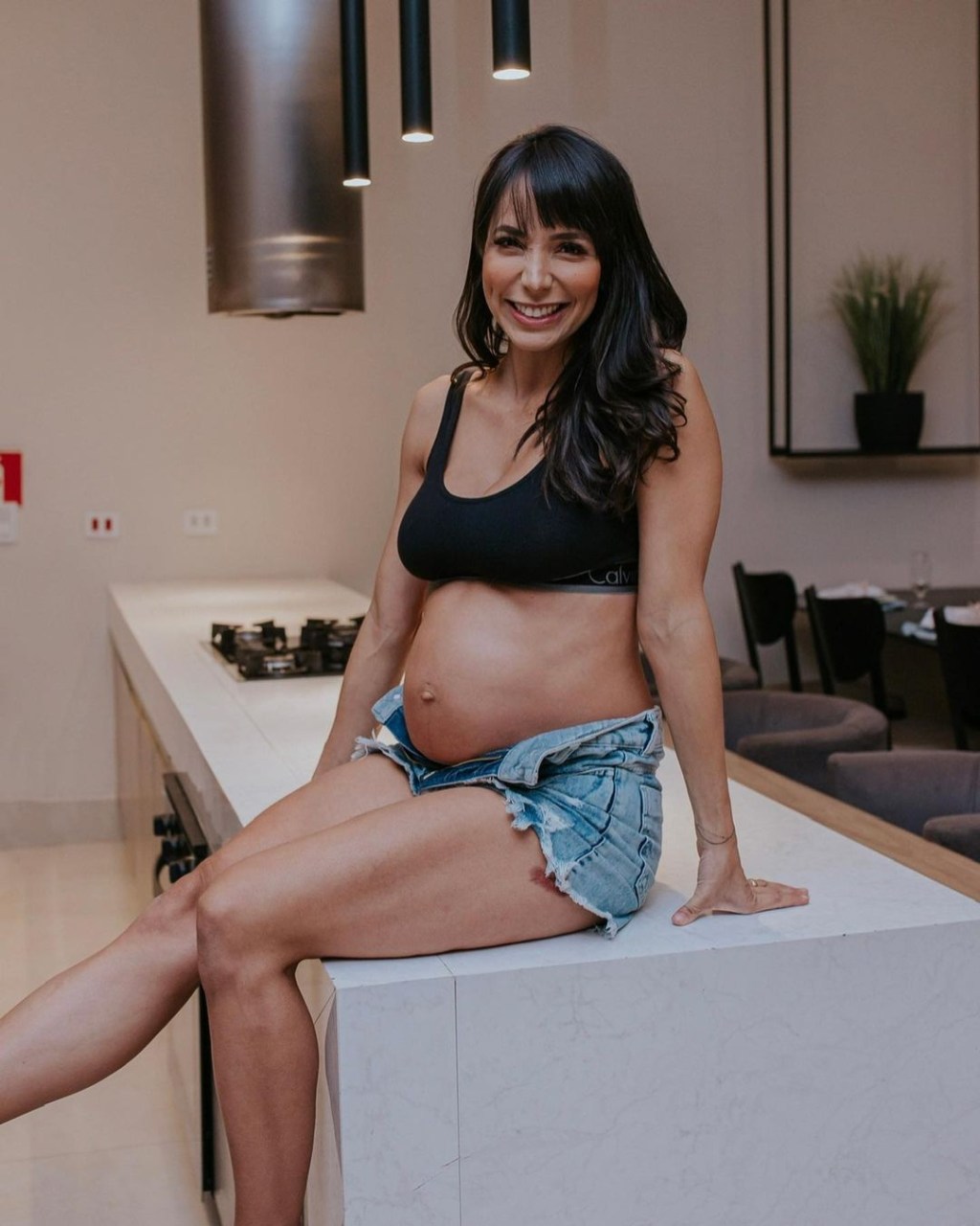 Carol Borba fala sobre útero hiper-reativo, que a deixou internada