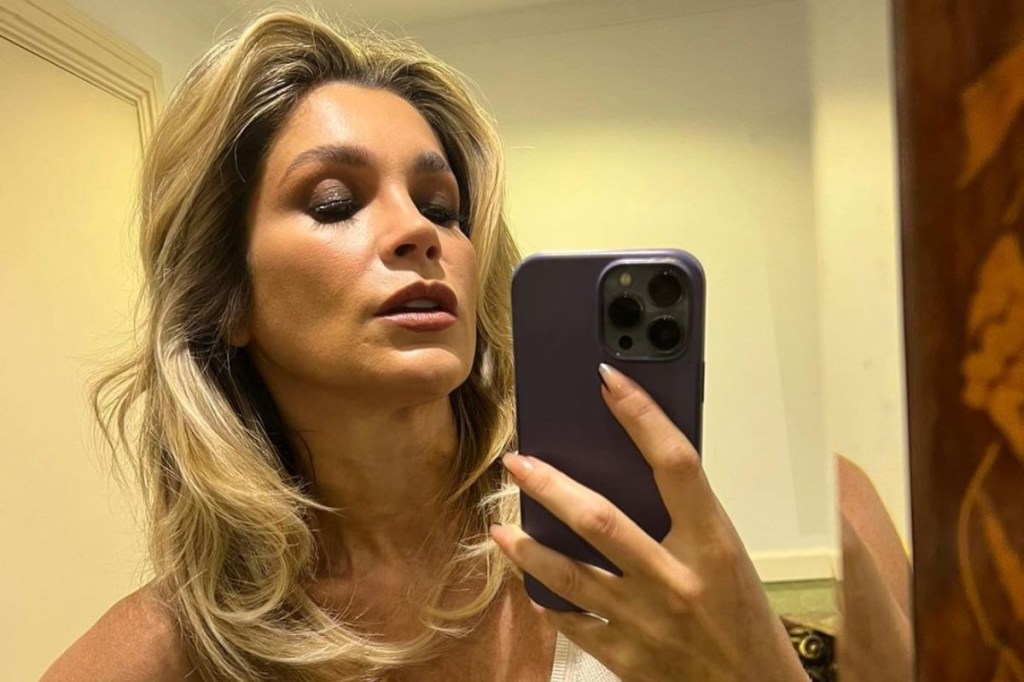 Flávia Alessandra faz agachamento com barra. Conheça versões do exercício