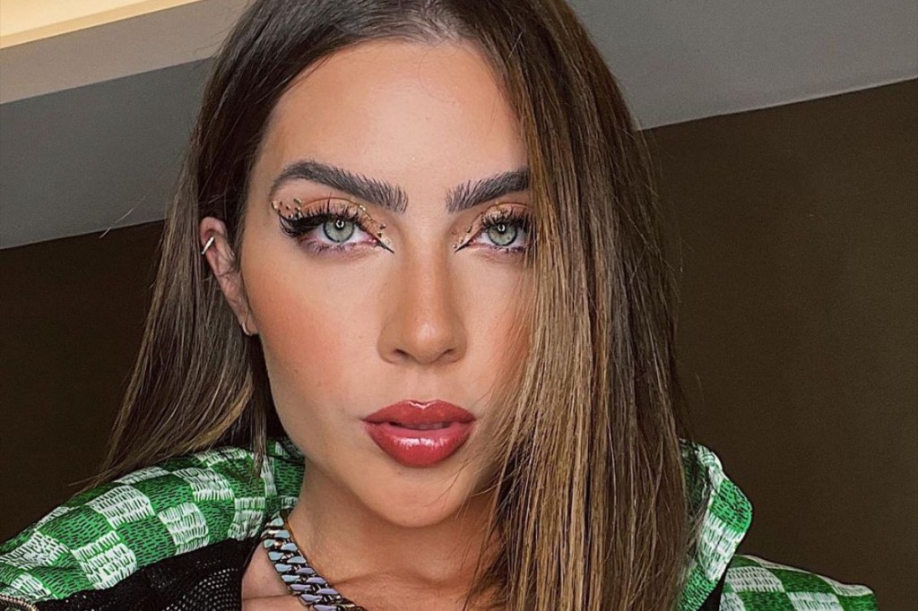 Jade Picon pratica ioga. Quais são os benefícios da atividade?