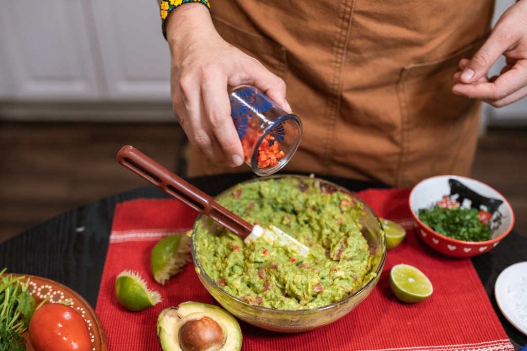 pexels-rodnae-productions-5737581 guacamole