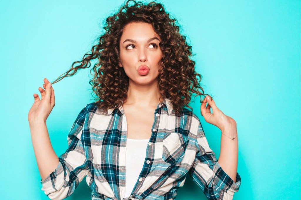 10 produtos essenciais para cuidar do cabelo cacheado