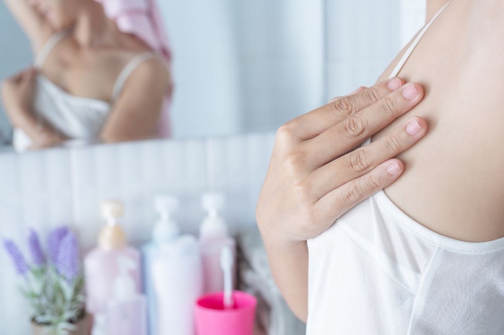 6 desodorantes que prometem clarear as axilas