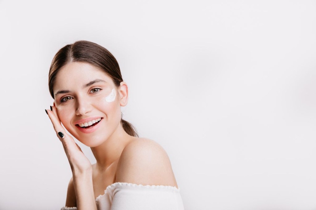Pode usar cosméticos fora da validade? Fazem efeito?