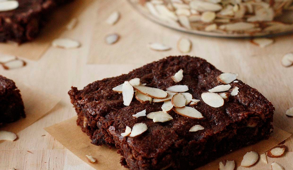 Veja como fazer a receita de brownies de amêndoas