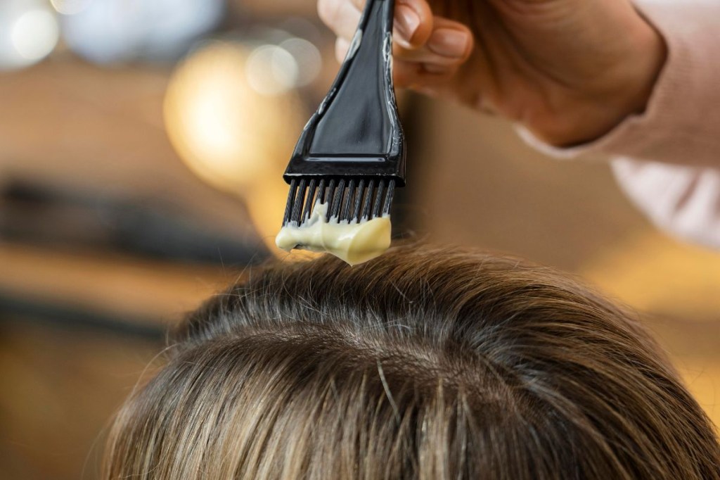 4 cuidados essenciais para pintar o cabelo sem danificá-lo