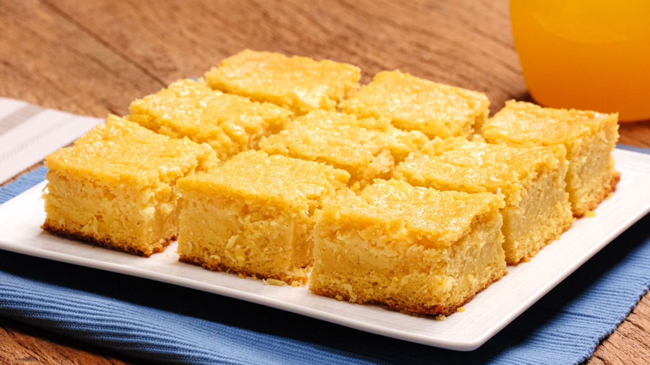 Aprenda a fazer um bolo de milho cremoso