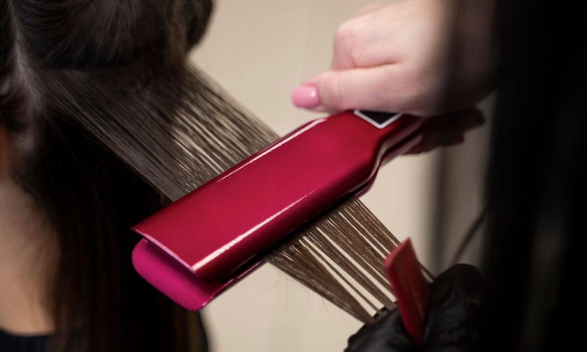 pode passar chapinha no cabelo úmido ou molhado
