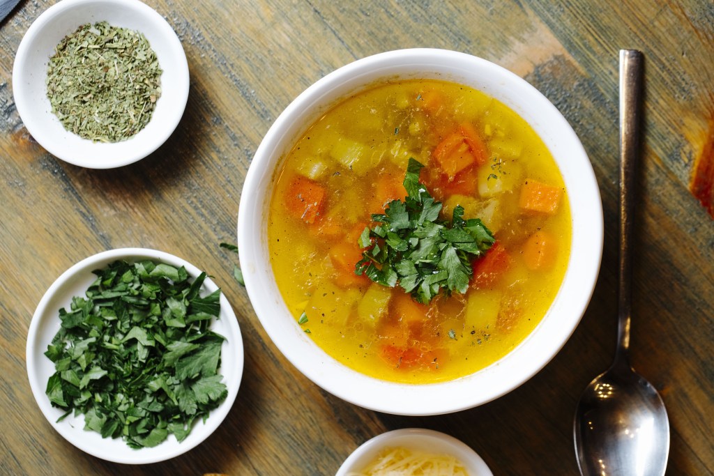 5 dicas para deixar a sopa nutritiva e torná-la uma refeição completa