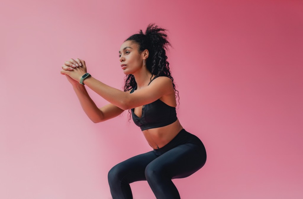 Penteado de academia para cacheadas: 10 opções “à prova de suor”