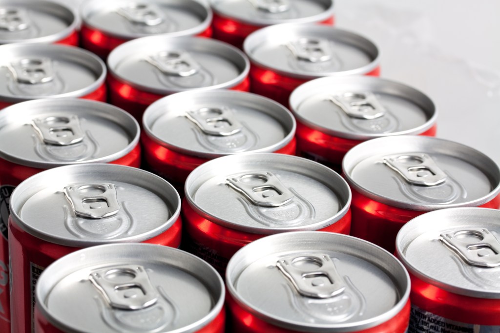 Tomar refrigerante todo dia pode causar câncer de cólon, aponta estudo