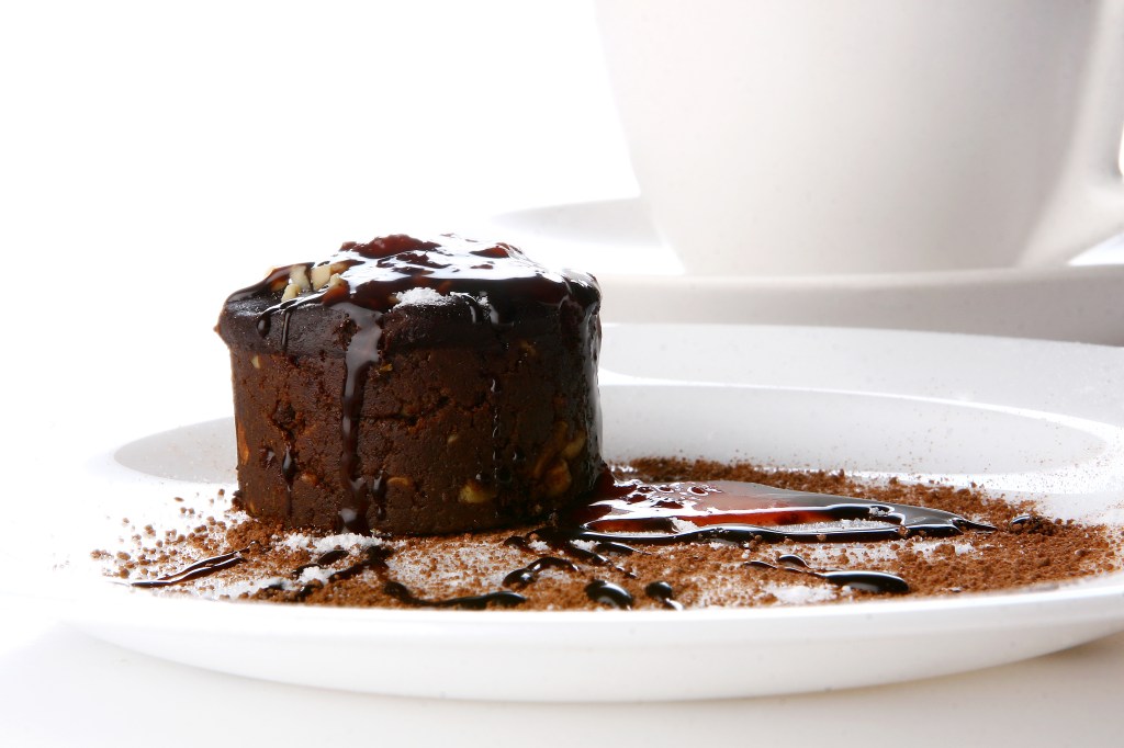 Aprenda a fazer petit gâteau diet para a sobremesa: receita leva eritritol
