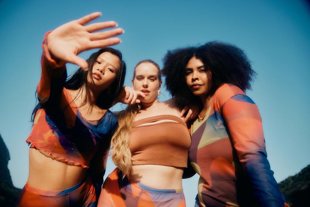 Herself se junta à Boa Forma para lançar coleção de biquínis absorventes