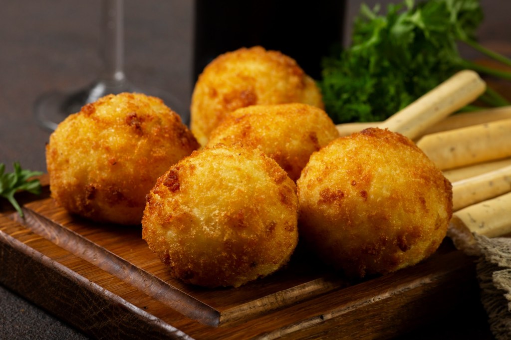 Bolinho de bacalhau: aprenda a receita para o cardápio de final de ano