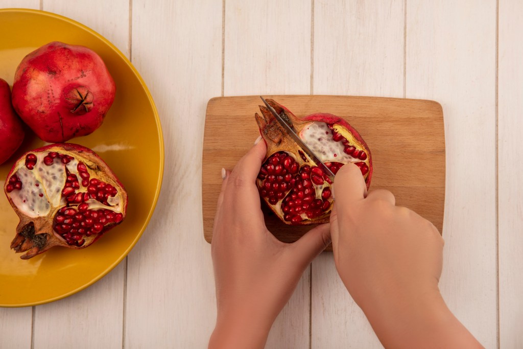 Romã: conheça seus nutrientes e benefícios