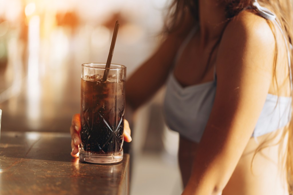 Veja orientações para beber no calor de forma segura