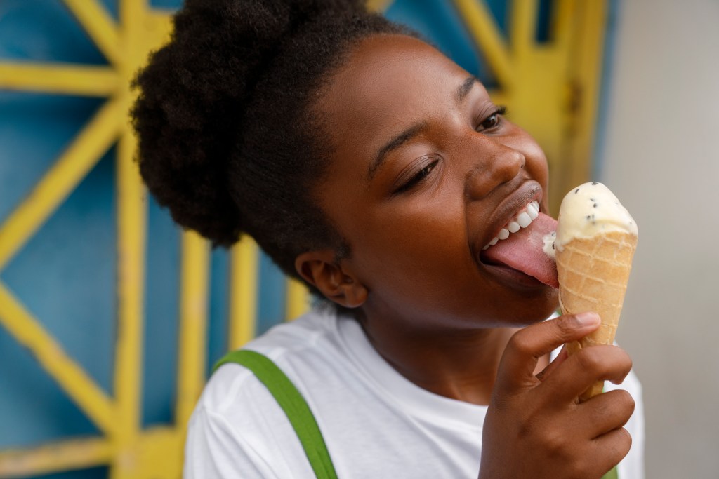 Alimentos que deixam os dentes mais sensíveis