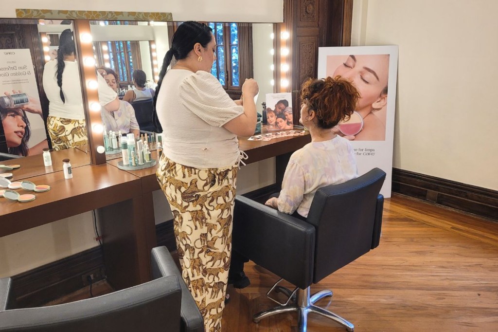 Casa Clã 2024: participantes podem testar produtos de maquiagem