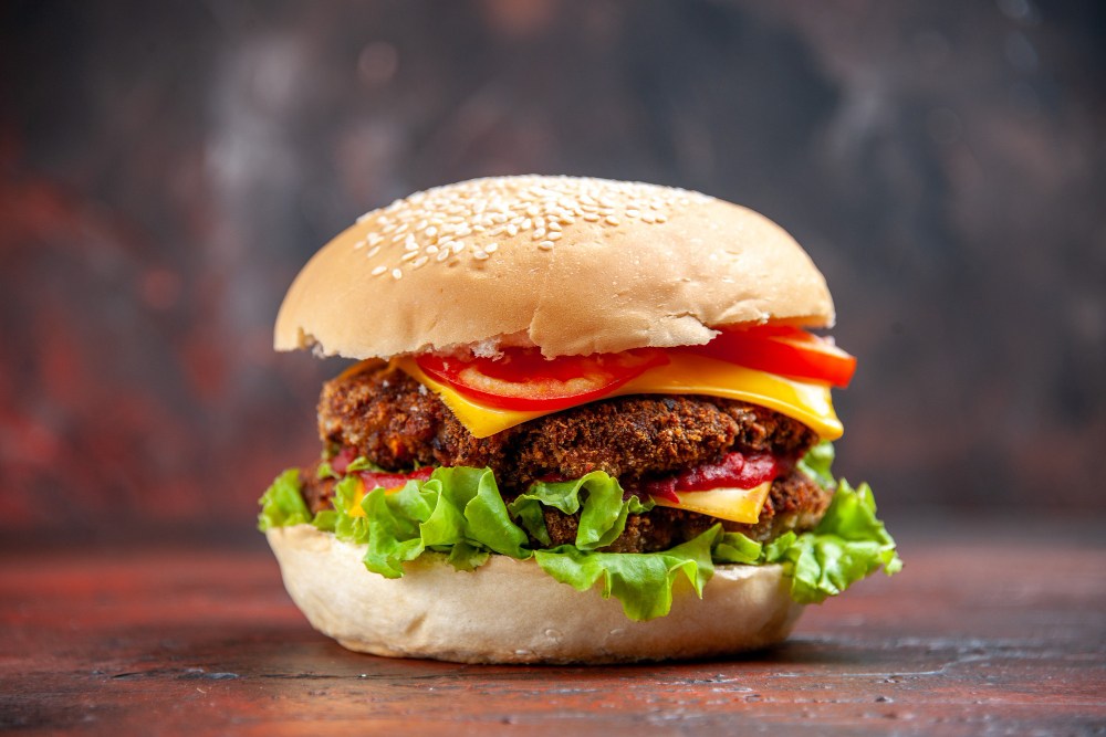 Hambúrguer saudável na AirFryer: receita da chef Fernanda Luvezuto