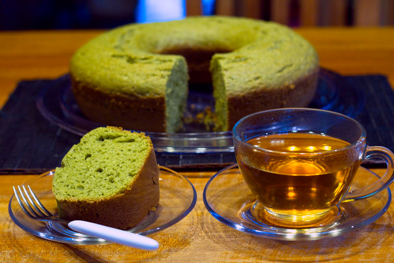 Receita de bolo de iogurte com chá verde para surpreender no café da manhã
