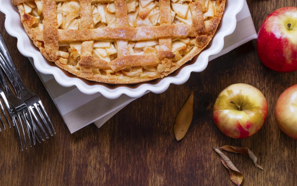 Veja como fazer uma torta de maçã saudável