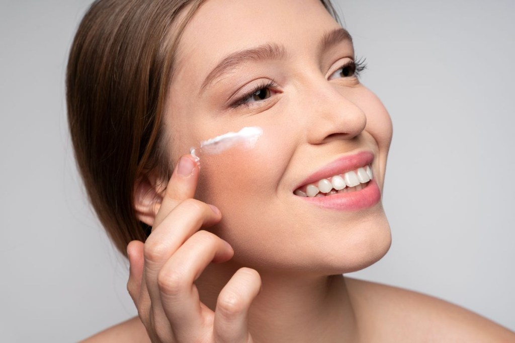 Erros comuns na hidratação da pele: o que evitar