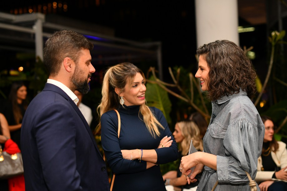 Ivan Zanchetta e representante da Technogym conversam com nossa diretora Helena Galante Ivan Zanchetta e representante da Technogym conversam com nossa diretora Helena Galante