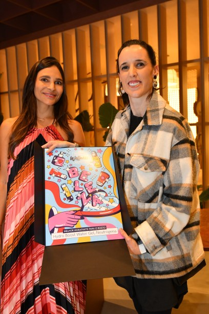 <span data-sheets-root="1">Flávia Falssi Marchese, senior marketing manager da Neutrogena, recebe o prêmio de Melhor Hidratante Facial pela marca</span> <span data-sheets-root="1">Flávia Falssi Marchese, senior marketing manager da Neutrogena, recebe o prêmio de Melhor Hidratante Facial pela marca</span>