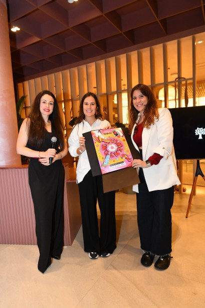 Marina Junqueira e Marina Carvalho recebem o prêmio de Melhor Tênis de Fitness, pela Nike Marina Junqueira e Marina Carvalho recebem o prêmio de Melhor Tênis de Fitness, pela Nike