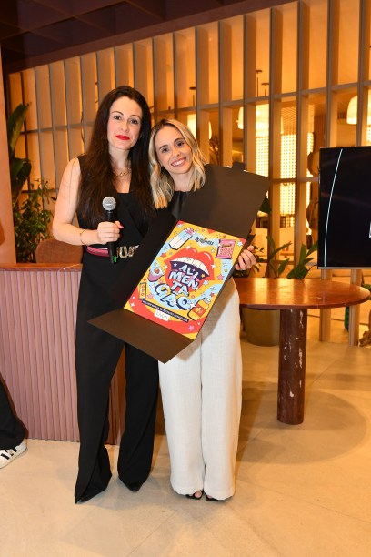 Bruna Bellusci, coordenadora de comunicação de LivUp recebe o prêmio de Melhor Refeição congelada pela marca Bruna Bellusci, coordenadora de comunicação de LivUp recebe o prêmio de Melhor Refeição congelada pela marca