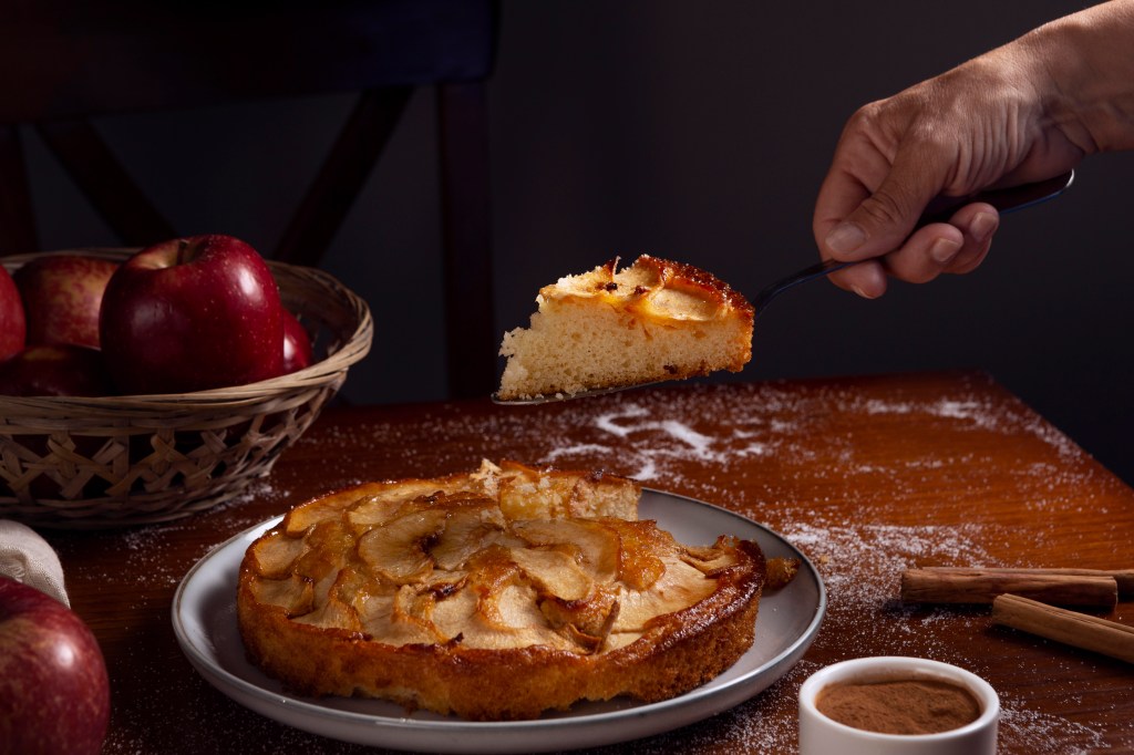 Bolo de maçã com canela: receita é perfeita para café da tarde no inverno