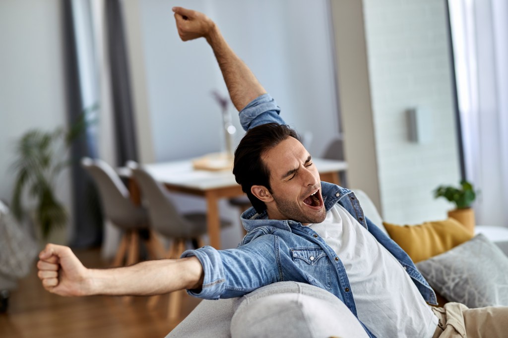 Como perder o sono pós-almoço? 5 dicas para manter a energia